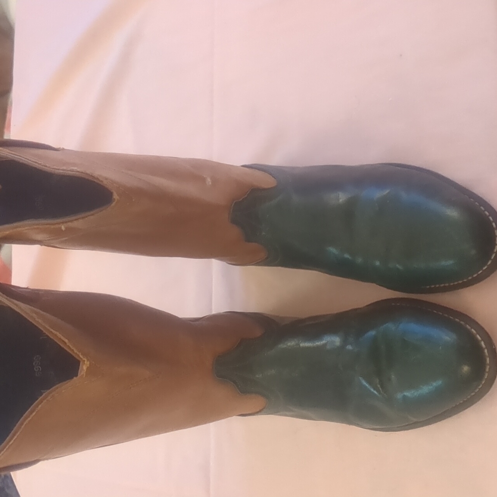 Women's two-tone Laredo cowboy boots size 8 1/2